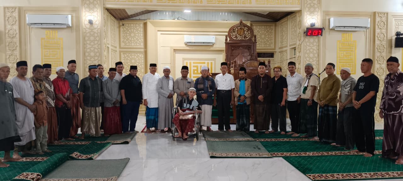 Baitul Mal Banda Aceh Berikan Santunan kepada Mualaf di Gampong Panteriek