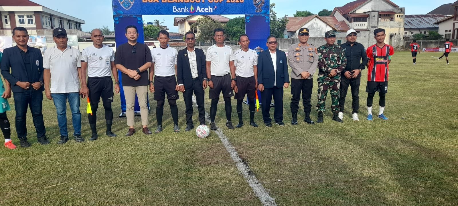 Buka Turnamen Sepak Bola, Camat Lueng Bata Harap Muncul Bibit Baru