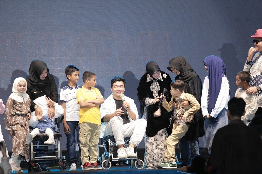 Fashion Show Kolaborasi Meriahkan Festival QRIS Pasar Aceh