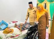 Illiza Serahkan Bantuan Kursi Roda Kepada Tiga Warga di Kecamatan Jaya Baru