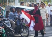 Menyemarakkan HUT ke-81 RI, Sebanyak 800 Bendera Merah Putih Dibagikan kepada Warga