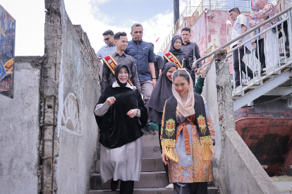Illiza Dampingi Wamenpar Kunjungi Situs Wisata Edukasi Tsunami PLTD Apung