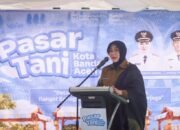 Illiza Ajak Warga Kota Berbelanja di Pasar Tani